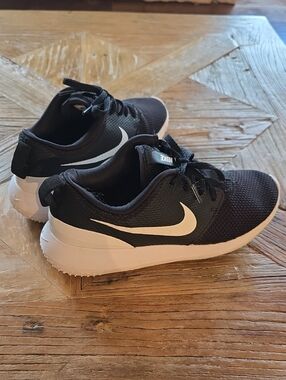 NIKE ROCHE ladies spikeless golf shoes sneakers 6